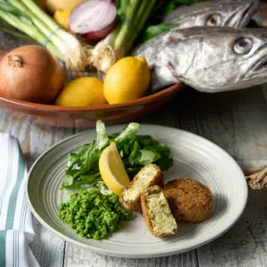 Fishcakes with lemon and spinach